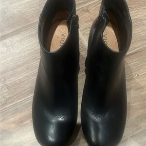 Vionic Women's Classic Black Booties